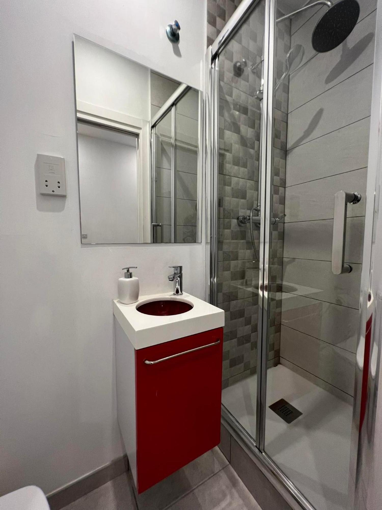 2Br And 2Ba In The Zoko Cozy And Convenient Appartement Gibraltar Buitenkant foto