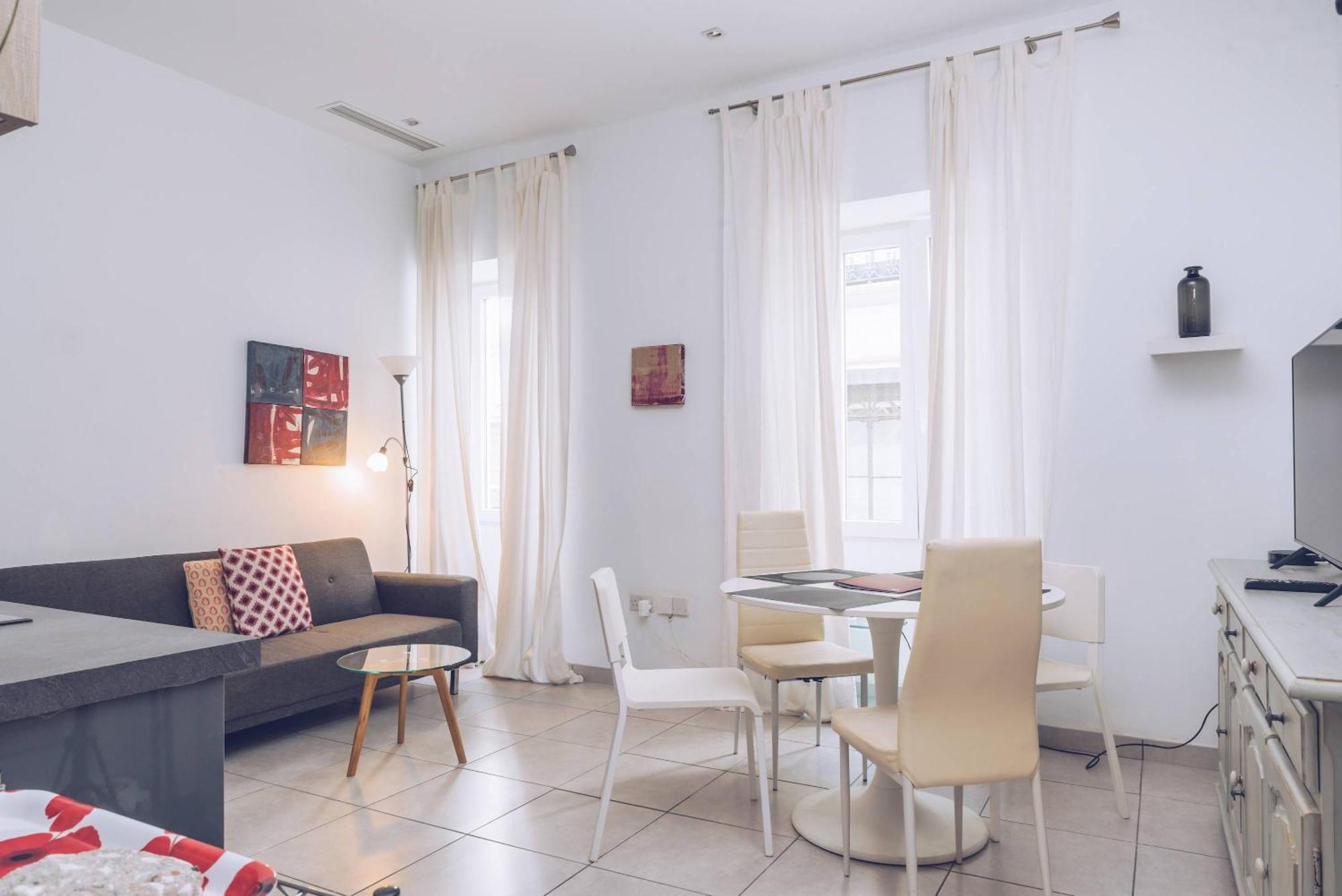 2Br And 2Ba In The Zoko Cozy And Convenient Appartement Gibraltar Buitenkant foto